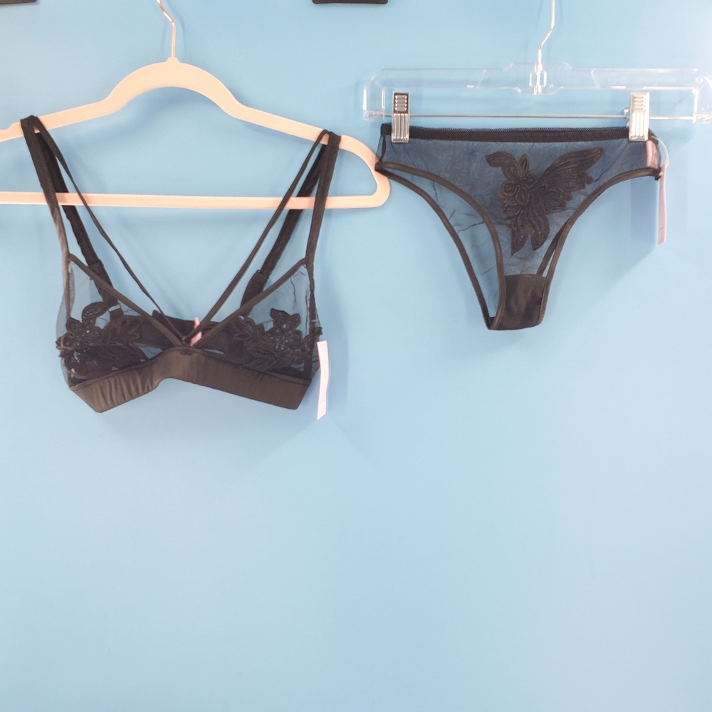 *NEW* Empress Mimi black lace bra and panty set